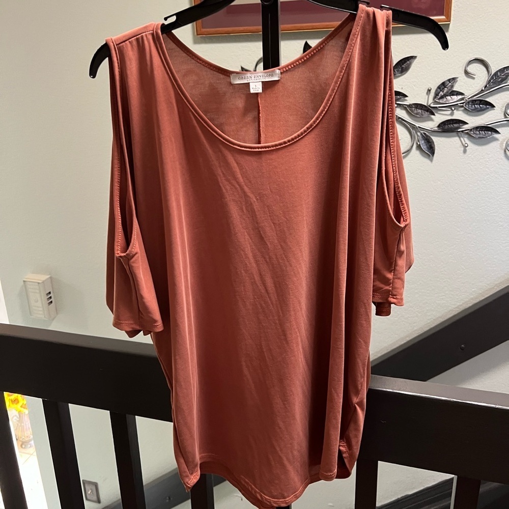 Green Envelope Terracotta Cold Shoulder Top NWOT #242